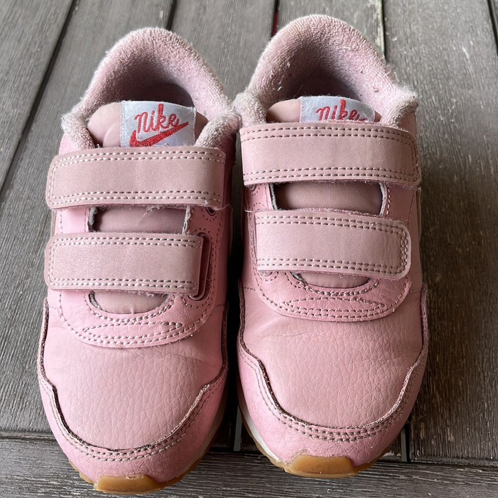 Nike MD Valiant Special Edition 3301-600